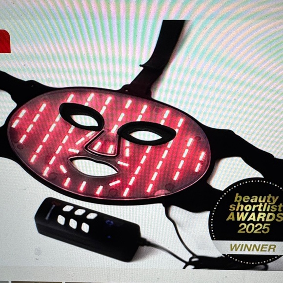 Black LED Face Mask - Picture 2 of 4